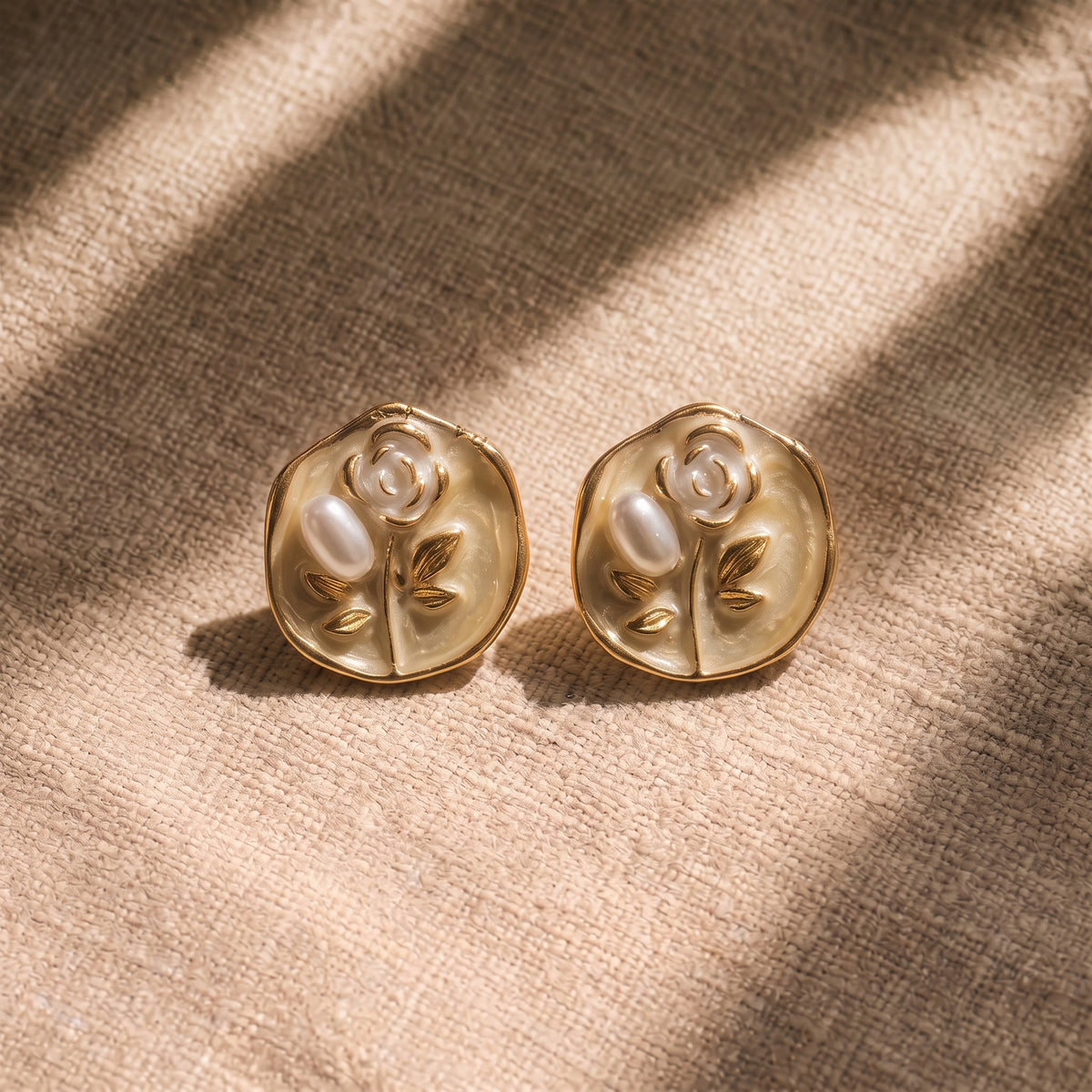 FLORAL STUDS ROUND