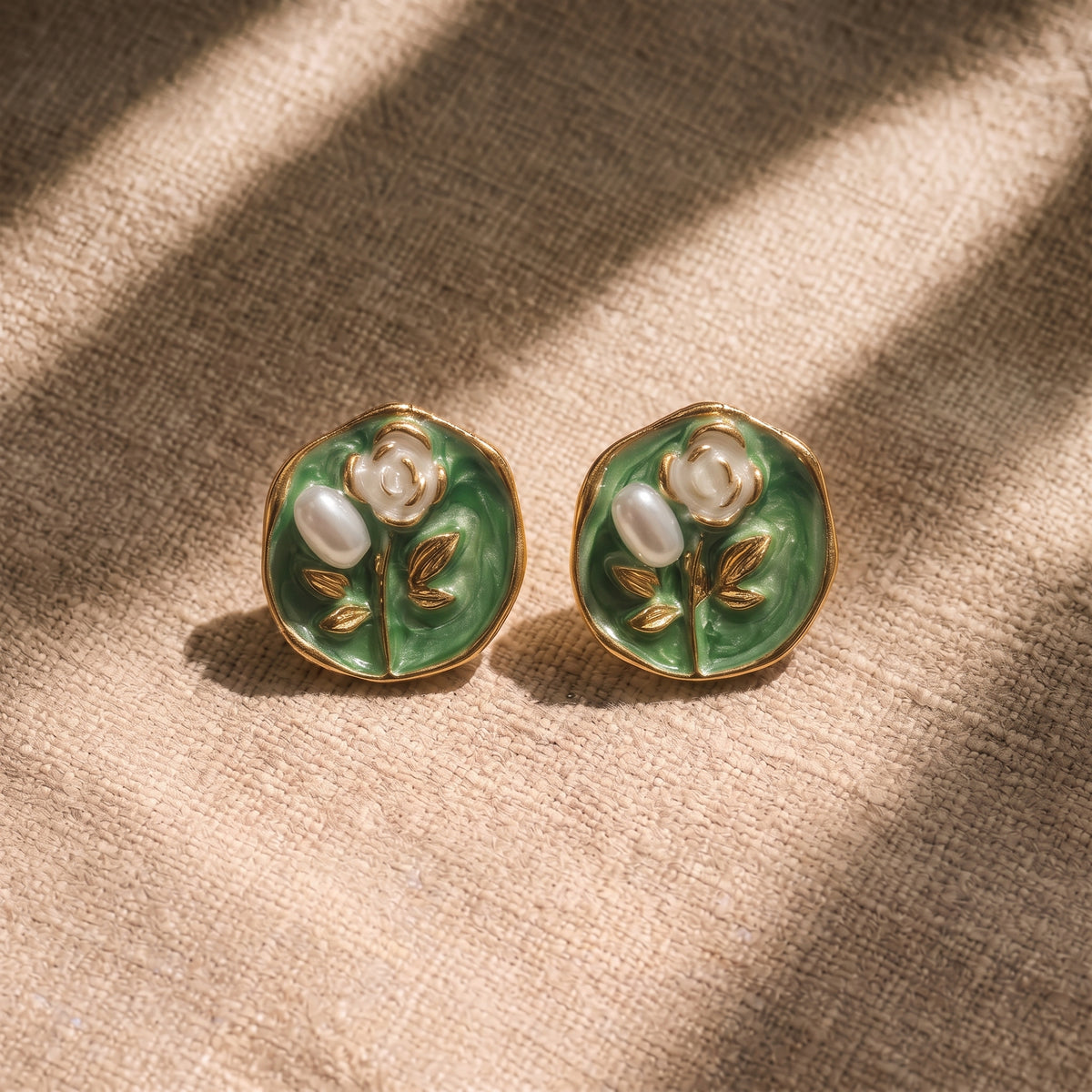 FLORAL STUDS ROUND