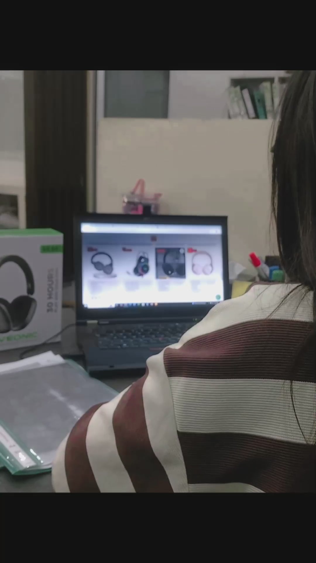 Load video: WAVEONIC BX-84 Super Bass Wireless Headphones - Bluetooth 5.3